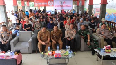 Dalam Rangka HUT Bhayangkara ke-78, Polres Metro Bekasi Kota : Laksanakan Bakti Sosial Pemberian Sembako