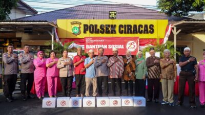 Dalam Rangka HUT Bhayangkara ke-78, Polres Metro Jakarta Timur Berikan Bantuan Sosial Kepada Purnawirawan Polri 