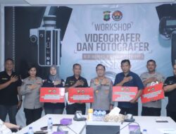 Meningkatkan Kepercayaan Publik, 4 Personel Berprestasi Terima Penghargaan dari Kabidhumas Polda Metro Jaya 