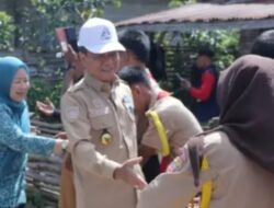 Wakil Bupati OKU Selatan Salurkan Bantuan untuk Korban Banjir Bandang di Desa Tanjung Harapan