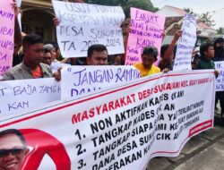 Warga Desa Sukarami Gelar Aksi Damai di Kejari OKU Selatan, Tuntut Penegakan Hukum Dugaan Korupsi Dana Desa