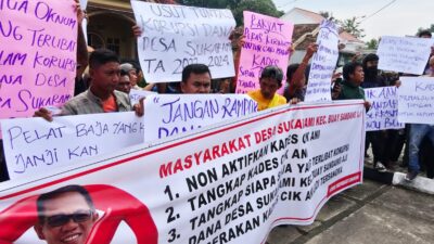 Warga Desa Sukarami Gelar Aksi Damai di Kejari OKU Selatan, Tuntut Penegakan Hukum Dugaan Korupsi Dana Desa