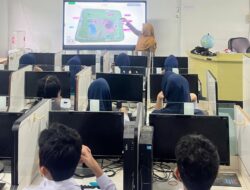 Siswa SMP 1 Samarinda Belajar Menyenangkan Menggunakan Papan Interaktif dari Prabowo