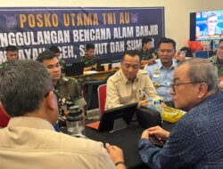 Prasetyo Hadi, Tinjau Posko Bantuan di Lanud Halim, Pastikan Logistik untuk Sumatra Tersalur Tepat Waktu