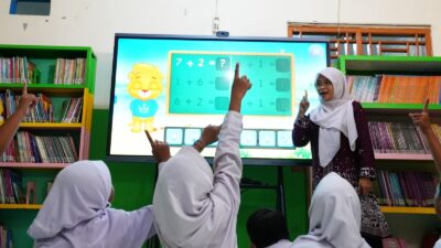 Sebanyak 17 Ribu Papan Interaktif Digital Terkirim ke Sekolah-sekolah di Sumut, Siswa Lebih Semangat Belajar