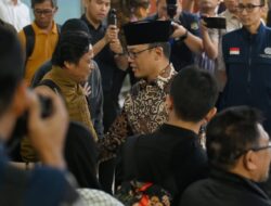 Menteri Luar Negeri Sugiono Jemput Langsung WNI yang Dipulangkan dari Iran di Bandara Soetta