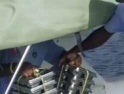 Dilihat Antusiasme Anak-Anak Papua Sambut Kapal Pengantar MBG di Pesisir Danau Sentani