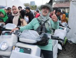 Terpancar Ungkapan Gembira Warga Dapat Doorprize Motor Listrik di Pasar Murah Pemerintah: Senang Banget, Gak Mimpi!