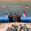 Momen Prabowo Bertemu Carmen Hearts2Hearts, Kompak Lakukan Simbol Jari Hati