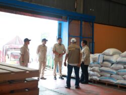 Usai Beri Arahan Ketua DPRD Se-Indonesia, Prabowo Sidak Gudang Bulog Danurejo Pastikan Stok Beras Aman