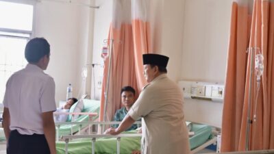 Presiden Prabowo Jenguk Korban Kecelakaan Kereta di RSUD Bekasi, Perintahkan Investigasi dan Perbaikan Lintasan