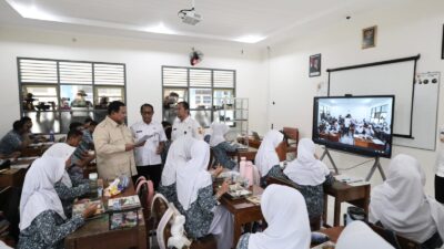 Perbaiki Kualitas Pendidikan, Prabowo Targetkan Tambah Papan Interaktif Digital ke Sekolah-sekolah