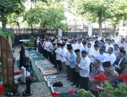 Momen Hangat Prabowo Salat Iduladha Bersama Diaspora Indonesia di Paris
