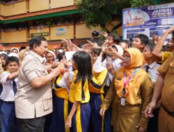 Guru SMPN 111 Jakarta Bahagia Dikunjungi Prabowo: “Luar Biasa Bangga!”