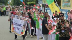 Bentangkan Spanduk Dukung MBG Kala Prabowo Pidato di Hadapan Petani-Nelayan