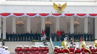 Diiringi Tari Enggang, Prabowo Sambut Hangat Presiden Belarus di Istana Merdeka