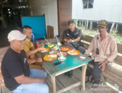 Pererat Sinergi Bersama Perangkat Desa Sungai Buluh, Tim Media Disambut Hangat dengan Kasi Pemerintahan dan Kadus Dua di Warung Kopi Along