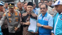Ratusan Buruh Demo di DPRD Sumut, Desak Usia Pensiun 56 Tahun