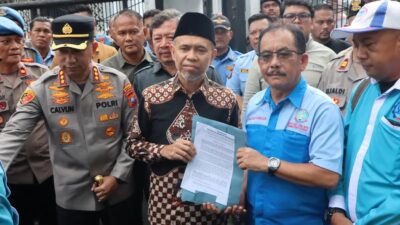 Ratusan Buruh Demo di DPRD Sumut, Desak Usia Pensiun 56 Tahun