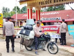 Polsek Bahorok Gelar Jumat Berkah, Bagikan Nasi Kotak Kepada Warga
