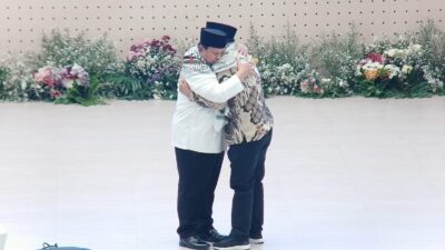 Peluk Dubes Palestina, Prabowo Tak Kuasa Tahan Air Mata di Hadapan Ribuan Santri Gontor