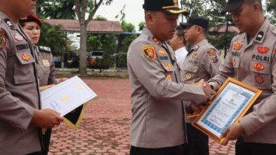 Polres Langkat Beri Penghargaan Personel Berprestasi, Kapolres: Jadikan Motivasi Tingkatkan Kinerja